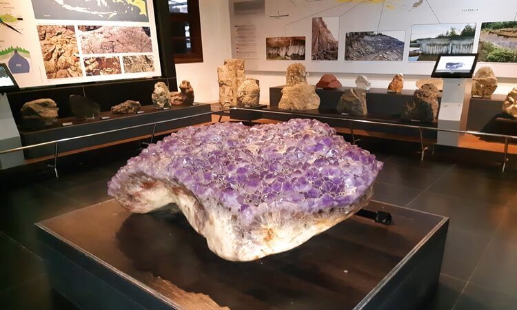 Hipotesis Bumi Museum Geologi Bandung
