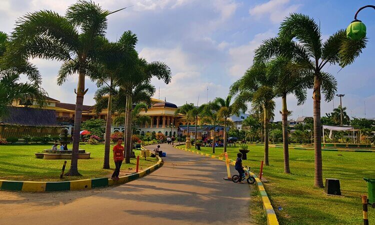 Wisata Istana Maimun Medan