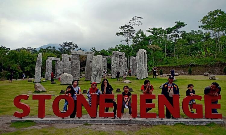 Stonehenge Cangkringan Yogyakarta