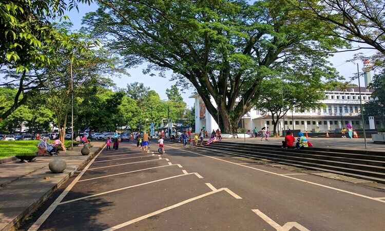 Tempat Wisata Taman balai kota Bandung